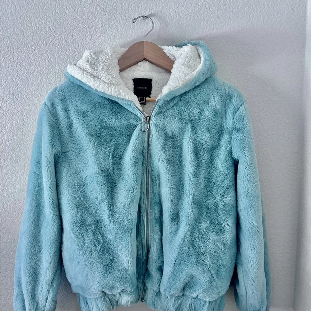 Forever 21 women’s mint green soft faux fur  bomber puffer plush jacket small - Picture 3 of 11